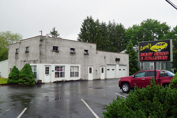 Exterior of Larry's Body Shop in Watsontown, PA